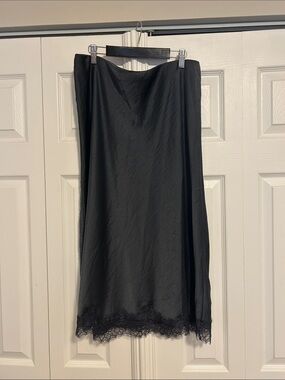 Nordstrom Carbon Gray Lace-Hem Slip Skirt
